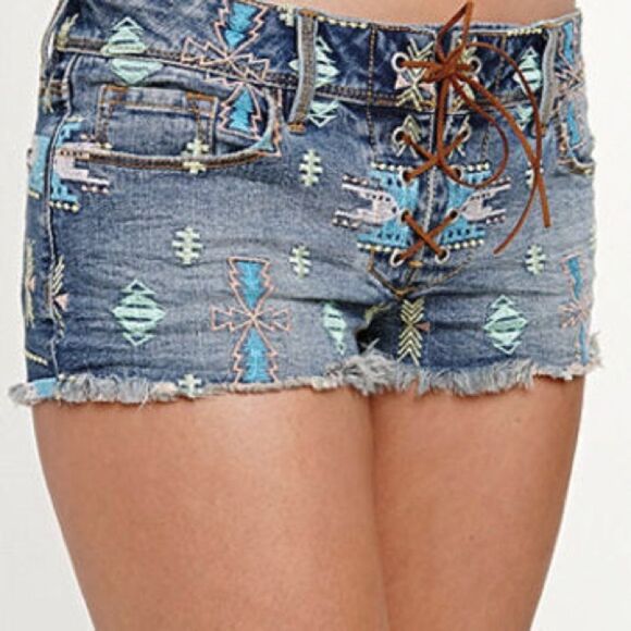 KENDALL & KYLIE TRIBAL DENIM JEAN LACE UP SHORTS - Picture 1 of 8
